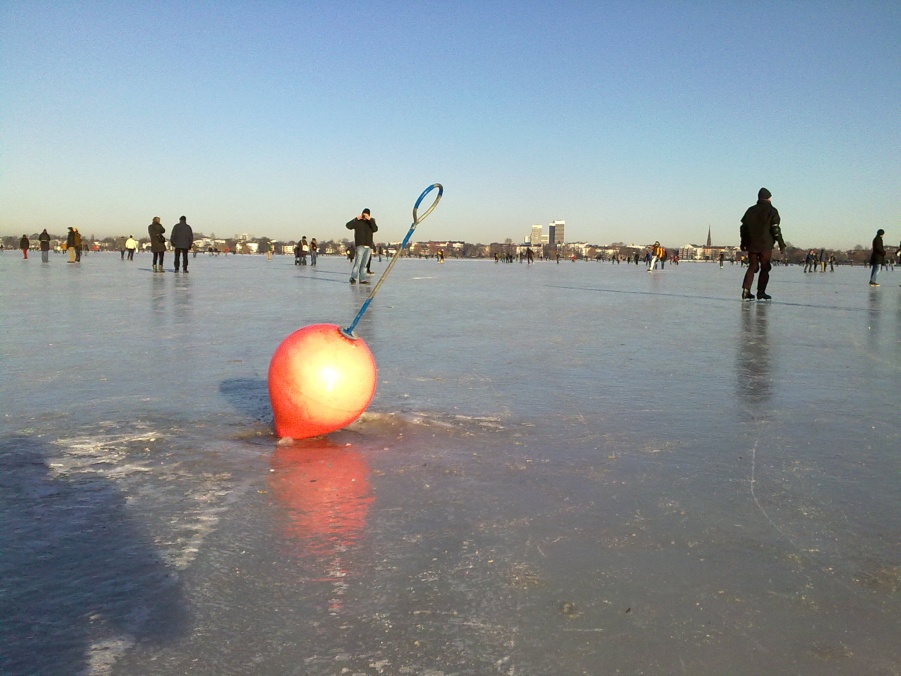 Outer Alster lake in winter 4